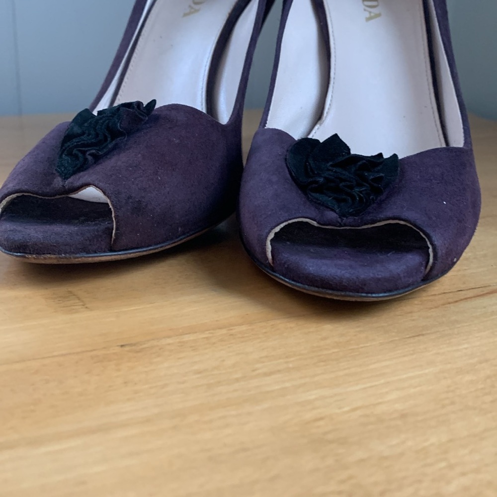 Prada purple suede heels US size 6.5 EUR 36.5 GUC peep toe black ruffles - Picture 4 of 15